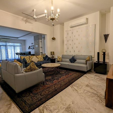 Апартаменты The White House Opp Park Hyatt Ченнаи Экстерьер фото